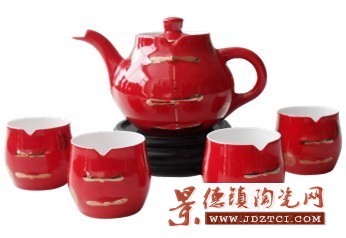 红瓷描金唐装茶具