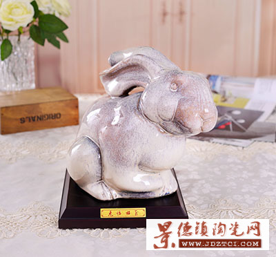 景德镇生肖瓷雕塑兔临福至中国工艺美术大师熊钢如客厅摆设