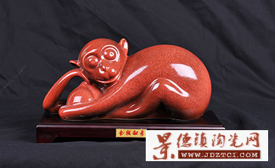 2016猴年生肖陶瓷摆件吉祥物刘少平金猴献寿铜红釉瓷雕工艺品