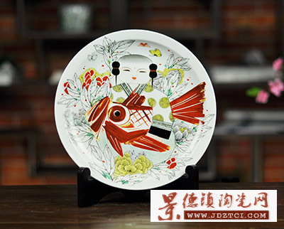 景德镇陶瓷彩盘家居鱼装饰摆件施于人作品富贵有余坐盘