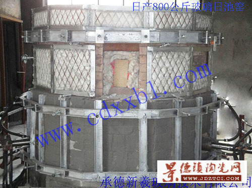 设计建造日产800公斤玻璃电熔炉