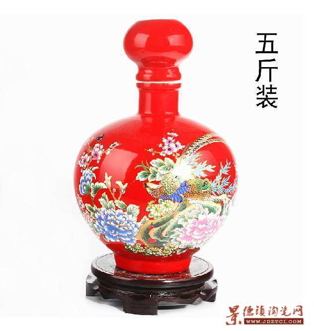 中国红陶瓷酒瓶