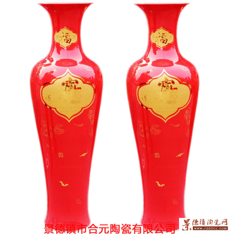 中国红陶瓷大花瓶